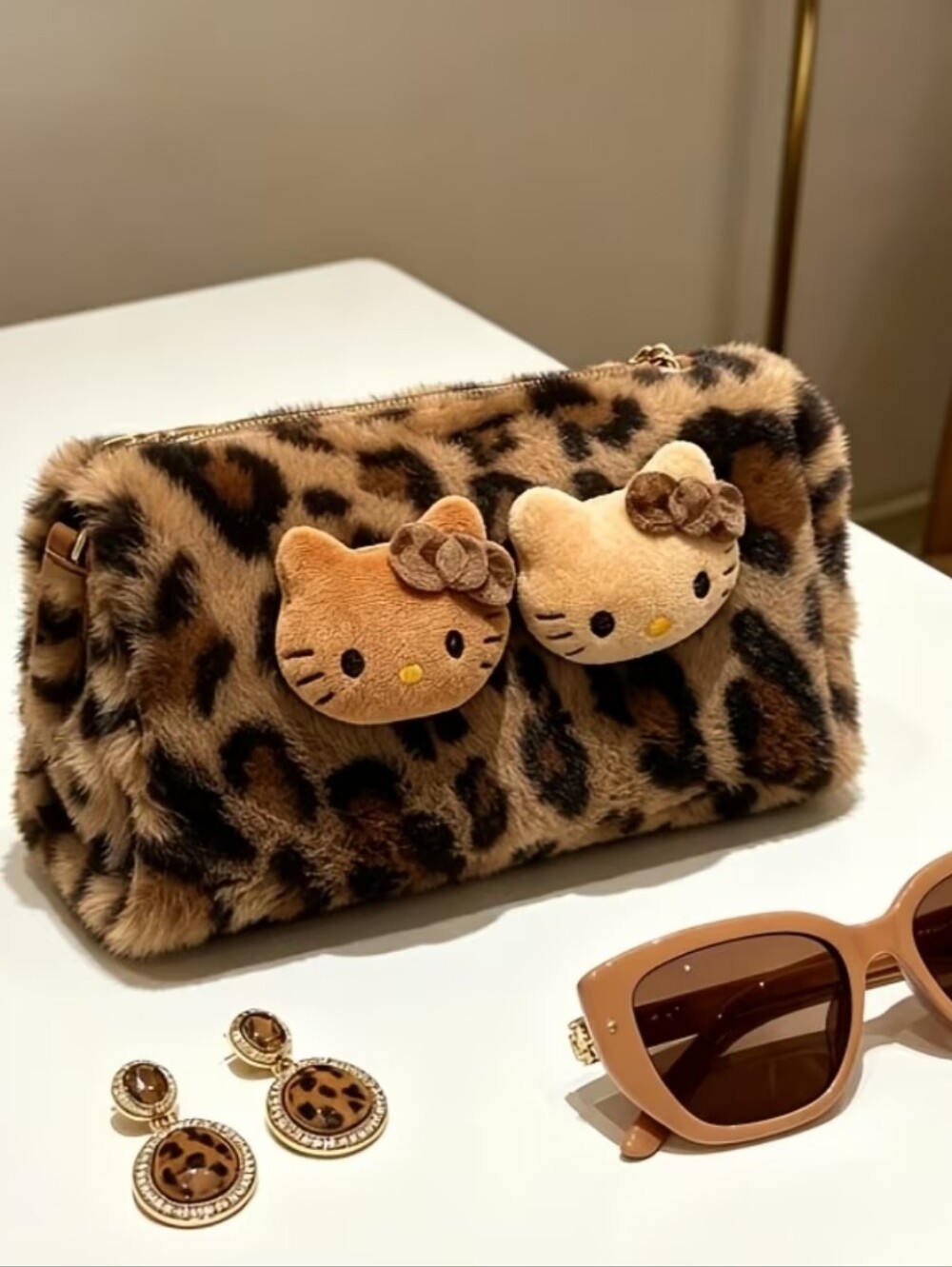 Sanrio Hello Kitty Make-up Bag. NWT.